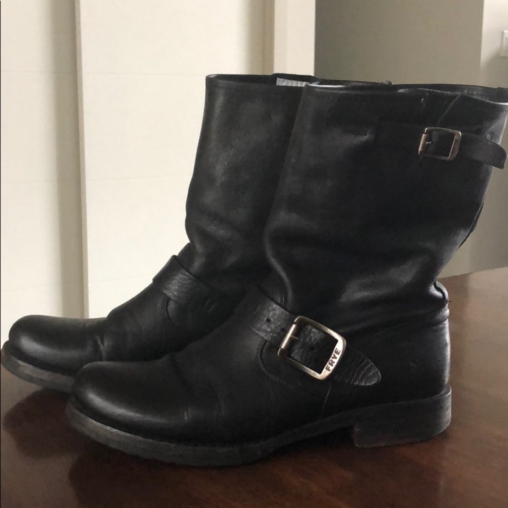 Frye Veronica Short